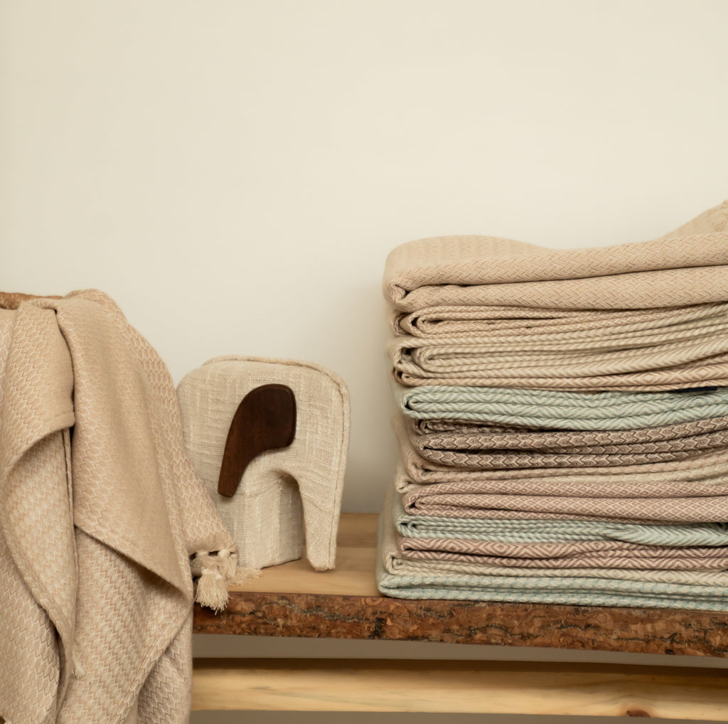 Sadyaska Marbella Clay Woven Throw with s 1 Pcs Cushion Cover