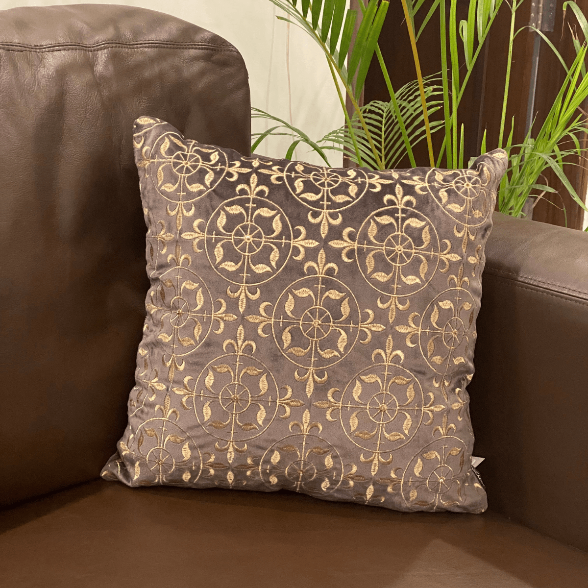 Sadyaska Decorative Timber Mousse Velvet 16x16 1 Pcs Cushion Cover
