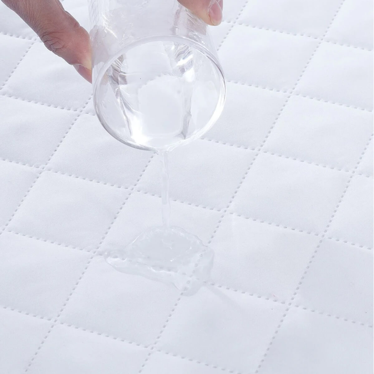 Sadyaska Microfibre ed Waterproof Fitted White Mattress Protector 1 Pcs Quilt