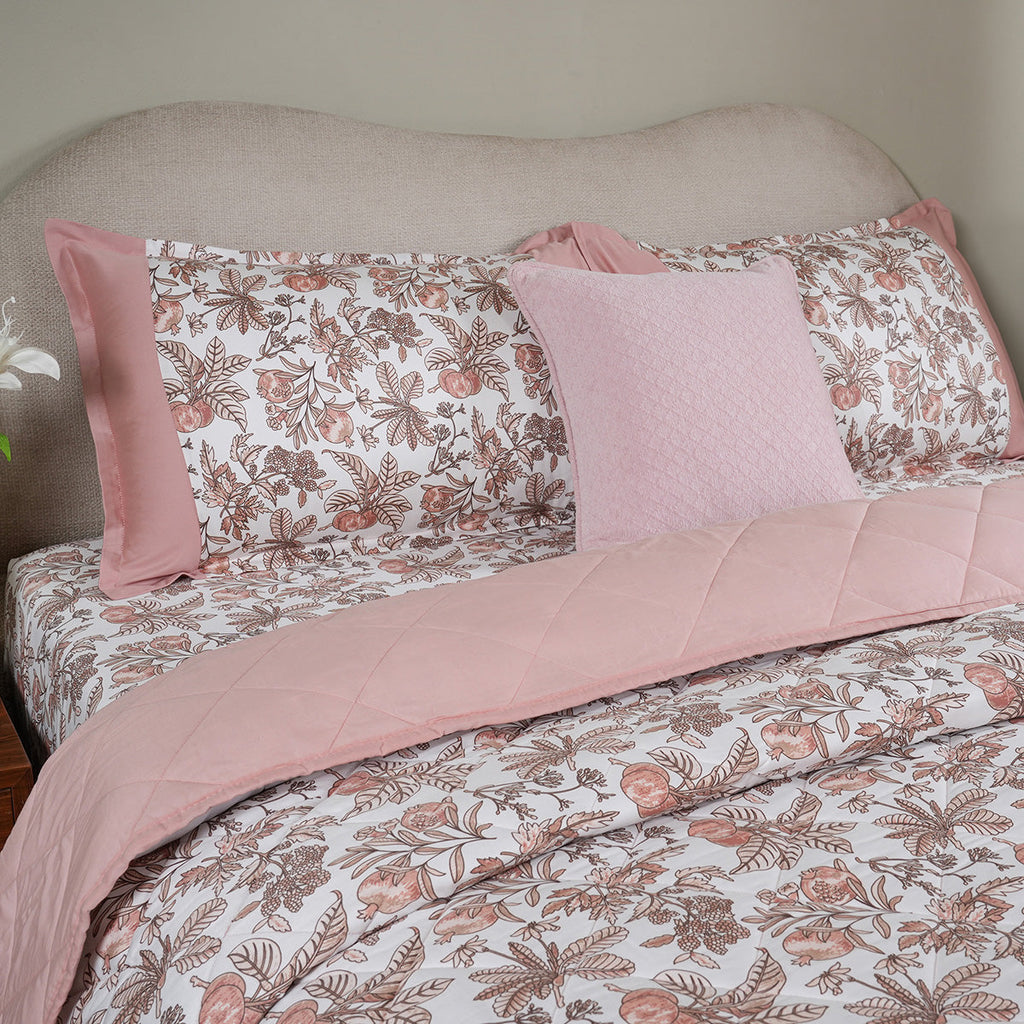 Sensory Bloom Fruity Foliage 4 pcs Pink Quilt Set