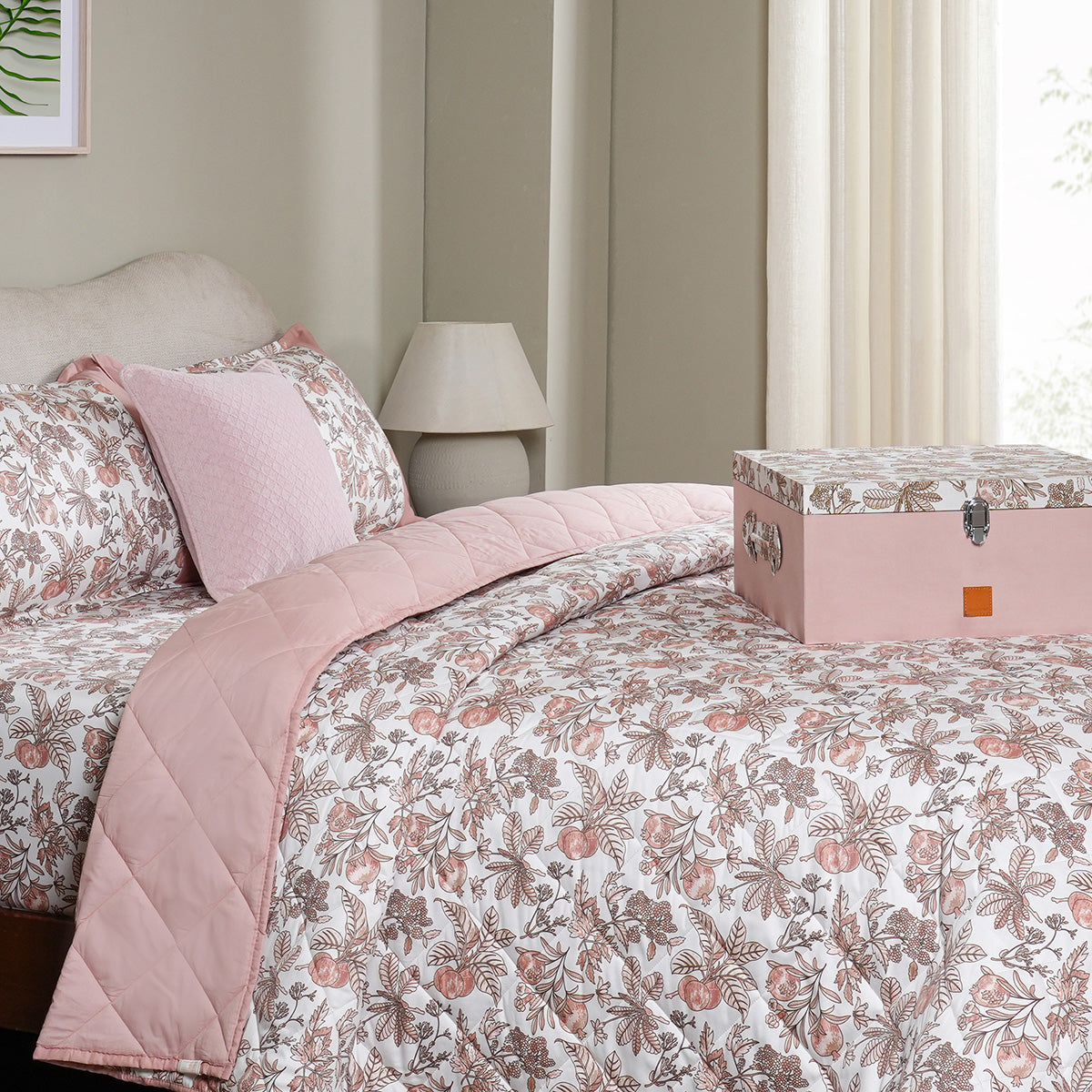 Sensory Bloom Fruity Foliage 4 pcs Pink Quilt Set