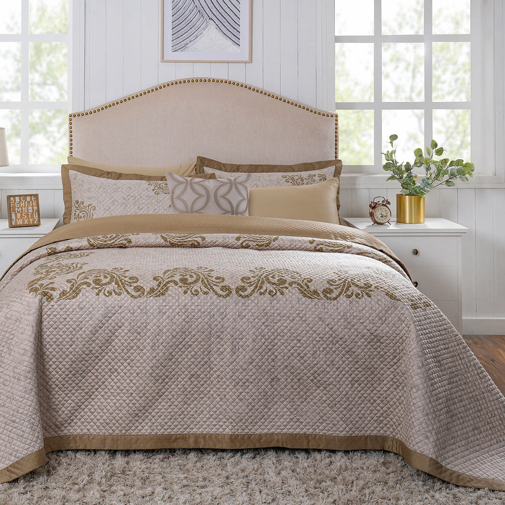 8pcs Quilt/Qulited Bed Cover Set Gold Classical Ornate Seamless Scroll