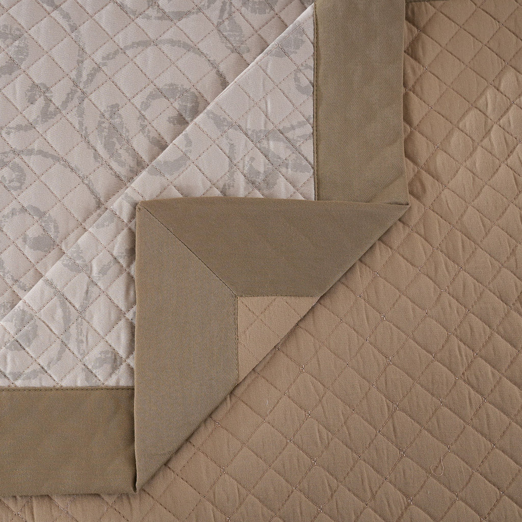 8pcs Quilt/Qulited Bed Cover Set Gold Classical Ornate Seamless Scroll