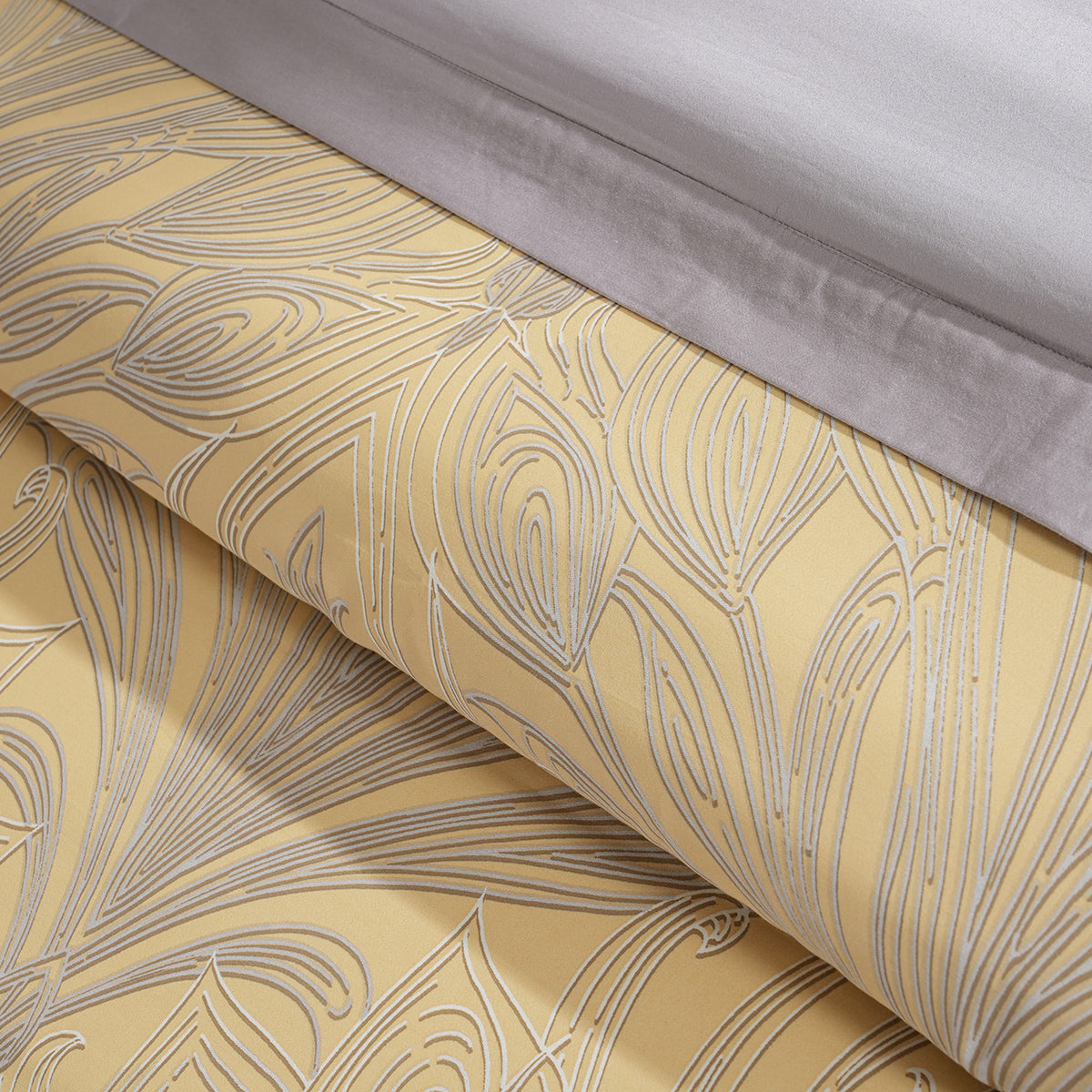Classical Ornate Baroque Feathering Duvet Cover with Pillow Case Gold